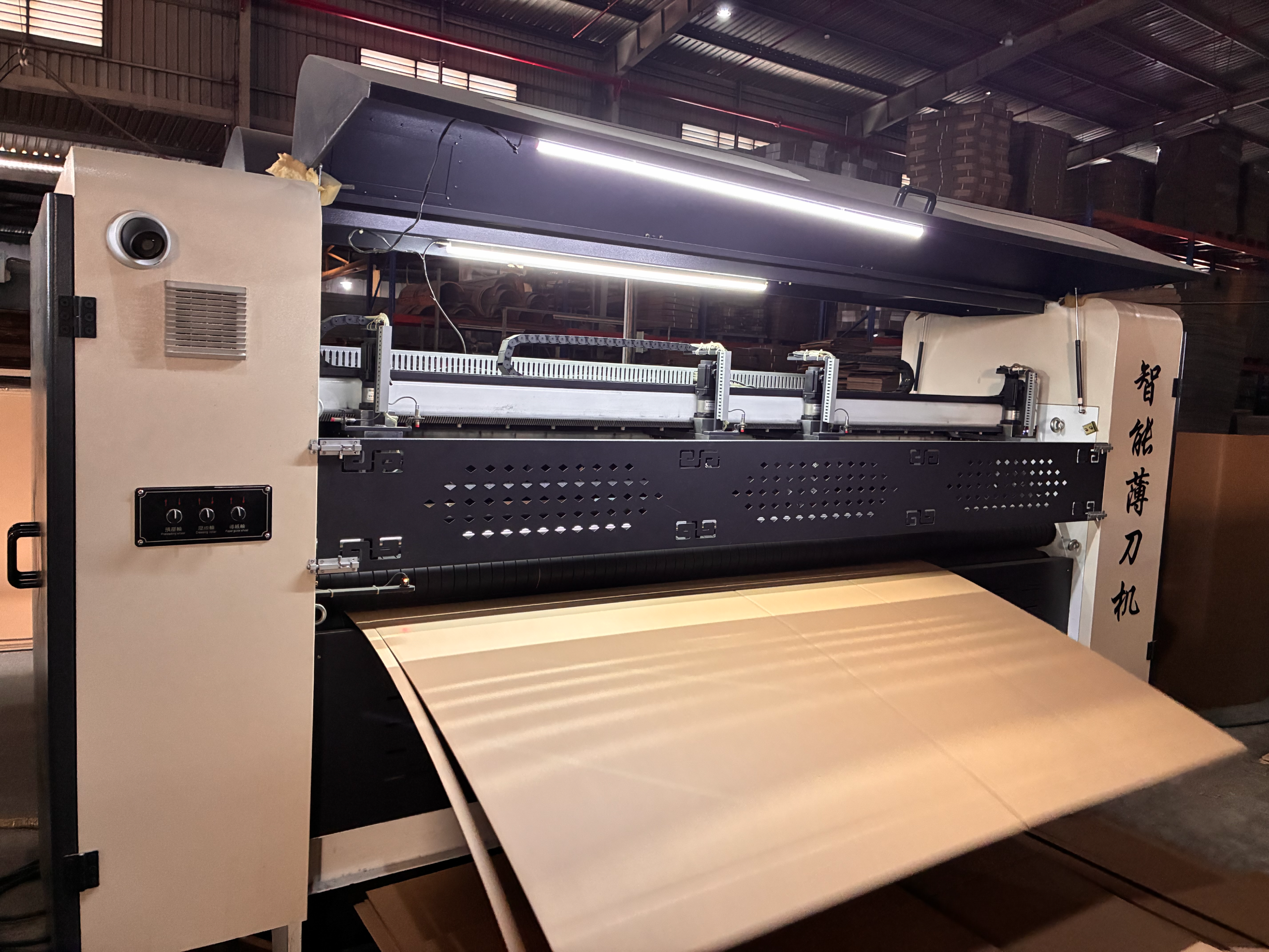 Automated cutting machine for cardboard sheets